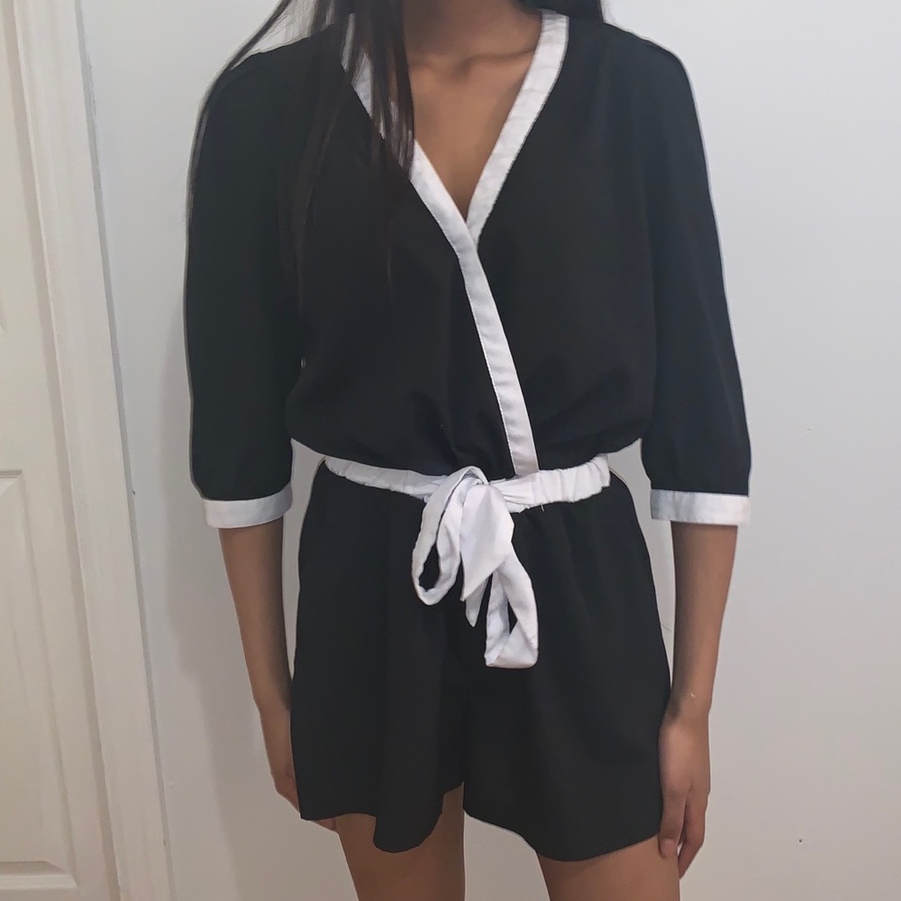 Gorgeous black and white romper ! 🥰
